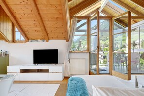 WiFi, bed sheets - Apartment 'Sonnenresidence Alpenhof Dolce Vita' with Mountain View, Balcony and Wi-Fi (Termeno sulla Strada del Vino)