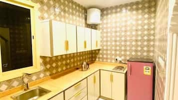 Family Suite, City View | Private kitchen