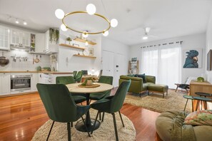 Apartment | Living room - Peaceful 1-bed Apartment Near Brisbane's Heart (Brisbane)