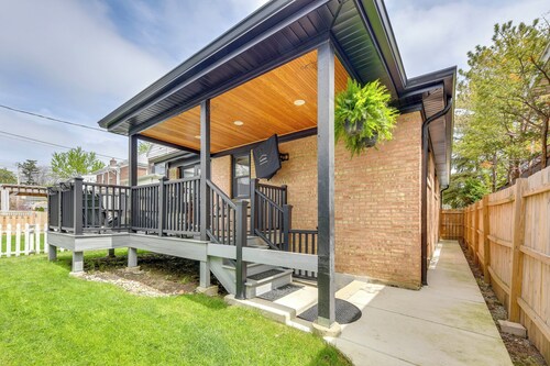 1 Mi to Metra! Dog-friendly Apt in North Park