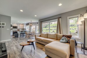 Interior - Panoramic Views! Hilltop Haven in Seattle (Seattle)