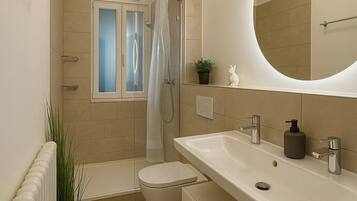 Deluxe Apartment, 5 Bedrooms, Non Smoking | Bathroom