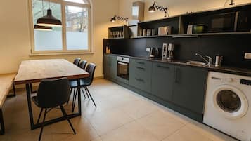 Deluxe Apartment, 5 Bedrooms, Non Smoking | Private kitchen