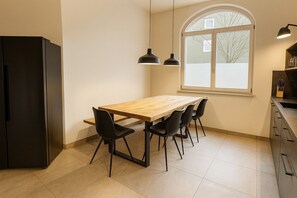 Departamento Deluxe, 5 habitaciones, para no fumadores | Restaurantes