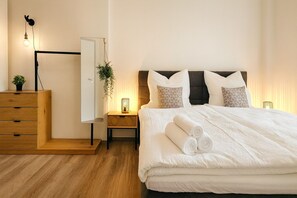 ดีลักซ์อพาร์ทเมนท์, 5 ห้องนอน, ปลอดบุหรี่ | ผ้าม่านกันแสง, ห้องเก็บเสียง, เตารีด/โต๊ะรีดผ้า, Wi-Fi ฟรี