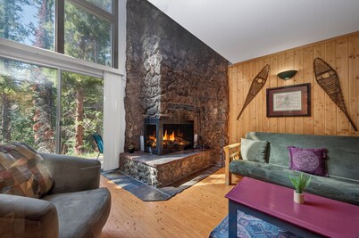 Lovely townhome, river views, 2 private decks, close to town