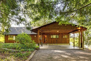 House (3 Bedrooms) | Interior - Private Beach Access! Group-friendly Getaway! (Gig Harbor)
