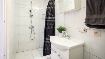 Apartment | Bathroom
