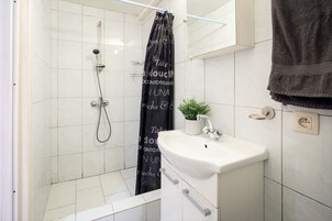 Apartment | Bathroom
