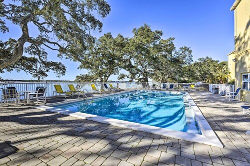 Dock Access! Condo 5 Mi to Okaloosa Island Beach