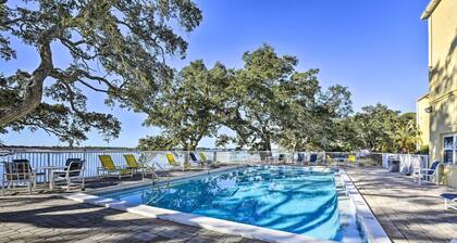 Dock Access! Condo 5 Mi to Okaloosa Island Beach