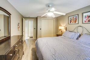 Interior - Lake & Dock Access! Waterfront Hot Springs Haven (Hot Springs)