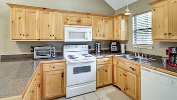 House (2 Bedrooms) | Interior