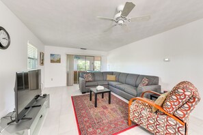 Interior - 5 Mi to Venice Beach! Remote-work-ready Retreat (Venice)