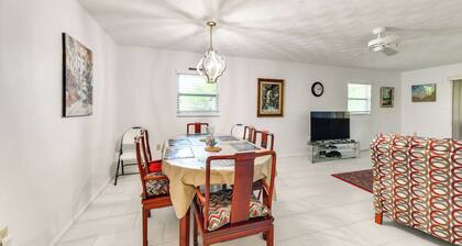 5 Mi to Venice Beach! Remote-work-ready Retreat