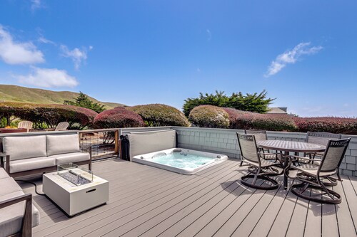 Dog-friendly Haven w/ Stunning Views in Bodega Bay