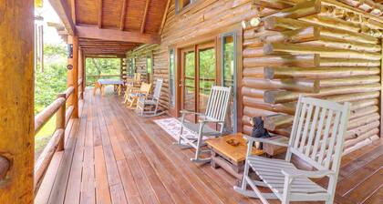 Game Room + Roof Deck: Ozarks Group Getaway!