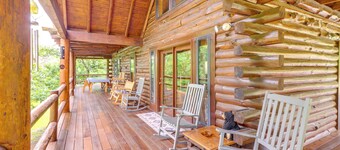 Game Room + Roof Deck: Ozarks Group Getaway!
