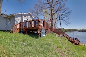 Interior - Waterfront Cabin w/ Boat Slip & Views in Croton! (Newaygo)