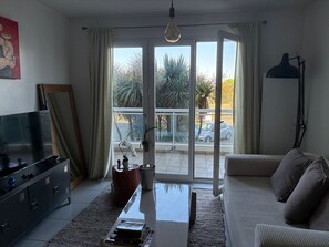 Living area - Apartment near town center and beach (La Rochelle)