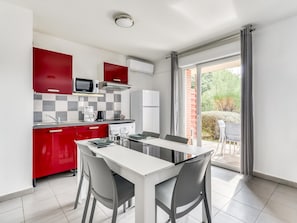 Apartment | Dining - Family Studio Near Argeles Beaches (Argelès-sur-Mer)