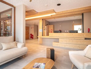 Apartment | Reception - 6-person Apartment Near Ski Lifts (Vaujany)