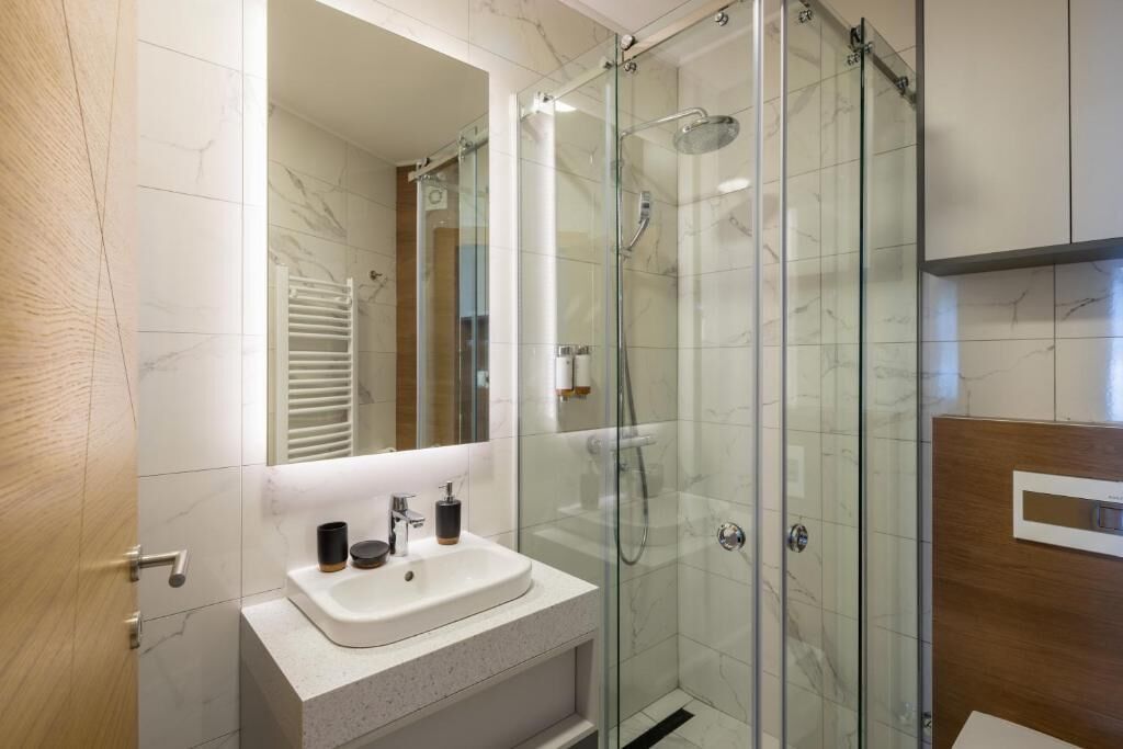 Comfort Studio, Balcony | Bathroom | Shower, hair dryer, towels, soap