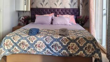 Apartment | Desk, free WiFi, bed sheets