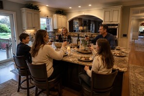 Dining - Luxury Estate with Hot Tub, 9 Hole Frisbee Golf, Fire Pit (Mount Juliet)