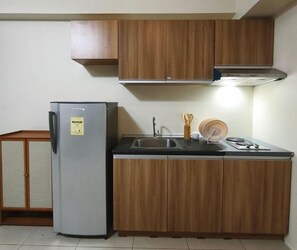 基础公寓, 城市景观 | 私人厨房 | 冰箱、微波炉、厨具/餐具