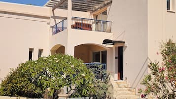 Classic Apartment, Pool View | Front of property