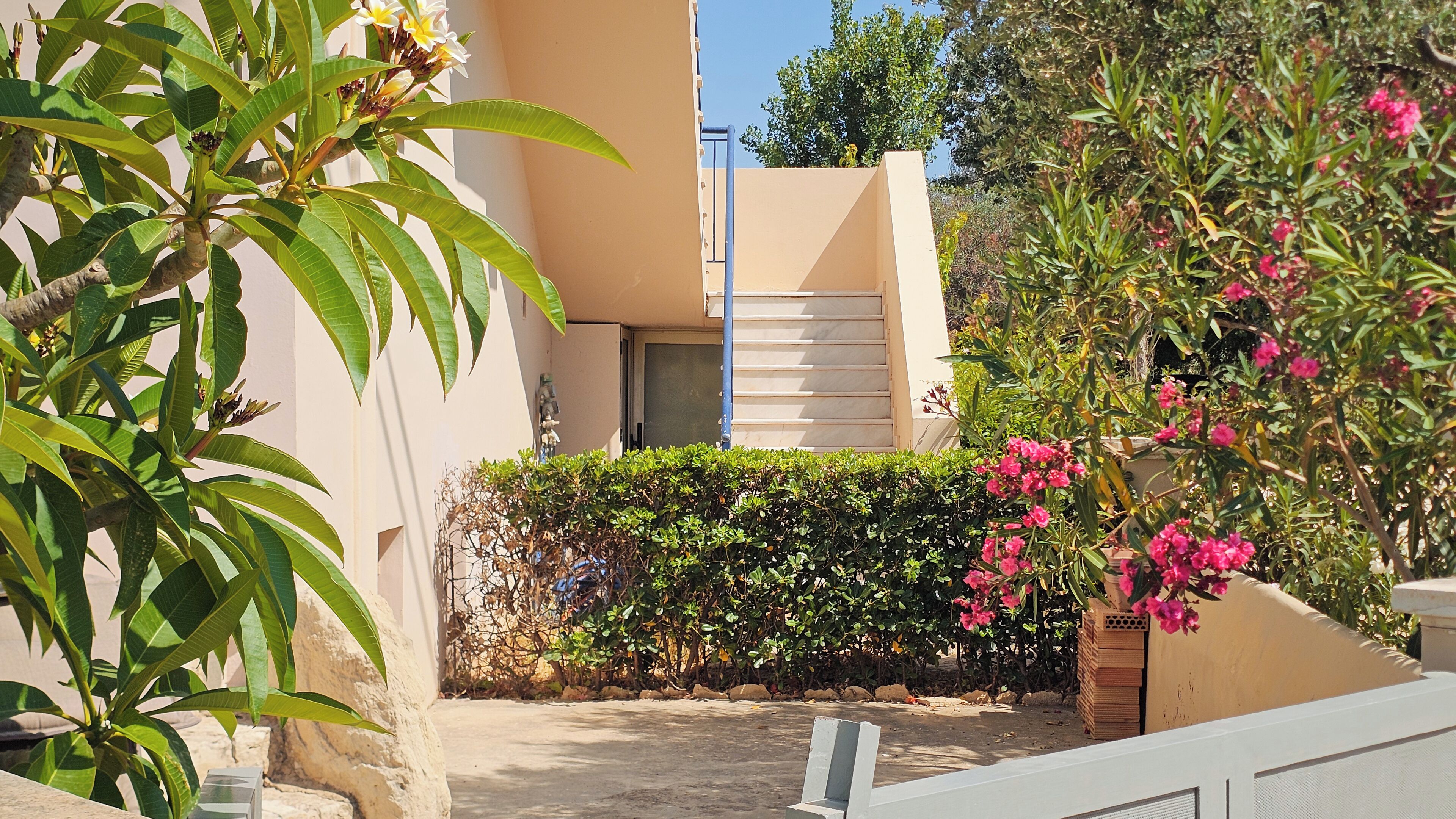 Classic Apartment, Pool View | Property grounds