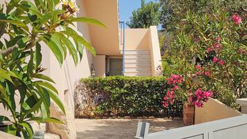 Classic Apartment, Pool View | Property grounds