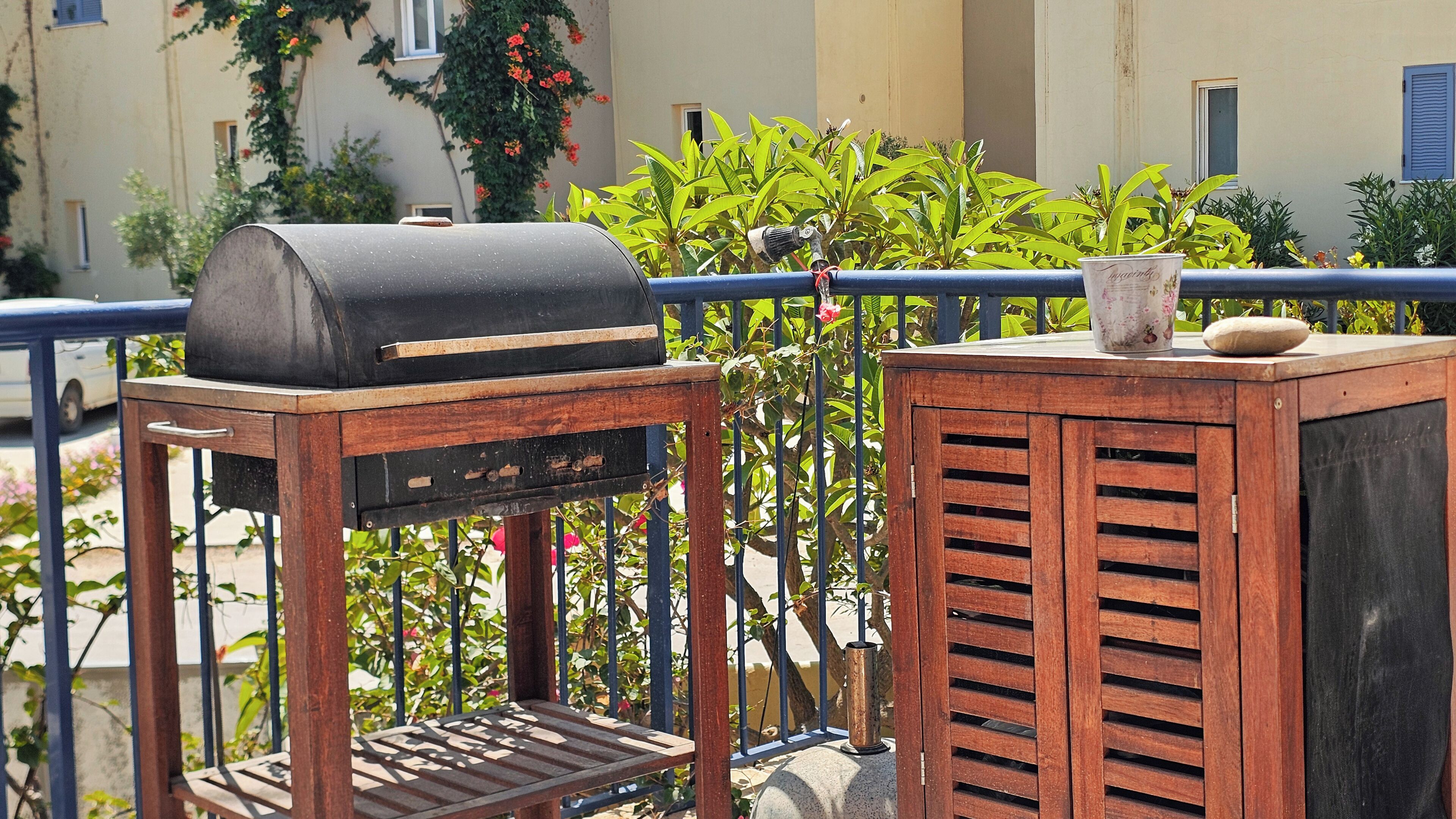 Classic Apartment, Pool View | Property grounds