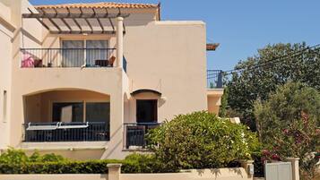 Classic Apartment, Pool View | Front of property