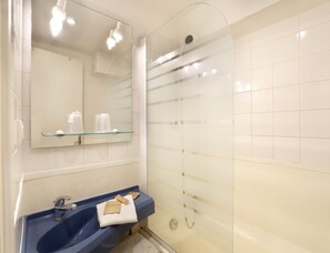 Bathroom - Comfort Stay Near Toulouse for 2 (Merville)