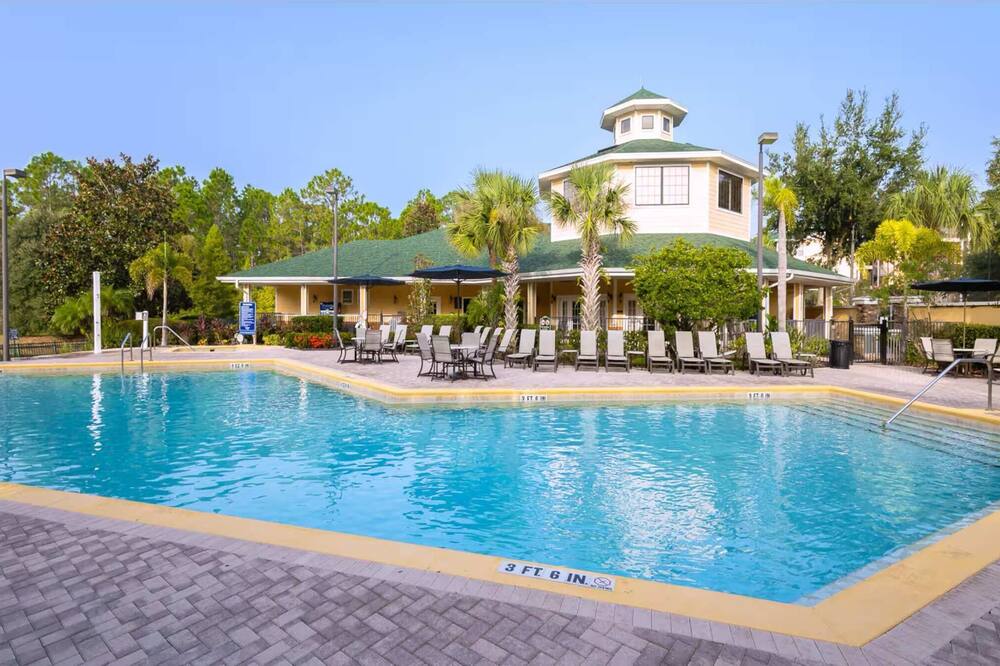 Sunlit Escape Resort Stay - Lake Davenport, FL