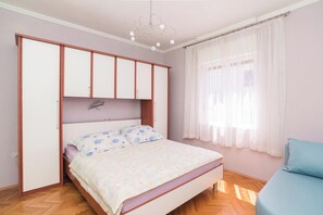 Apartment, 1 Bedroom, Balcony - Colorful Flat With Bell-shaped Balcony (Umag)