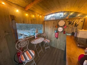 Interior - Robins Rest Luxury Shepherds Hut in the North York Moors. (Rosedale Abbey)