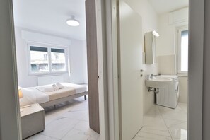 Shower, bidet, towels - Bright and spacious apartment of approximately 80 square meters, perfect for four people, located on the first floor of a building with an elevator (NOT accessible to disabled guests).The property is located in the Sampierdarena neighborhood, one of the  (Genova)