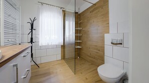 Ferienhaus | Badezimmer | Dusche, Handtücher