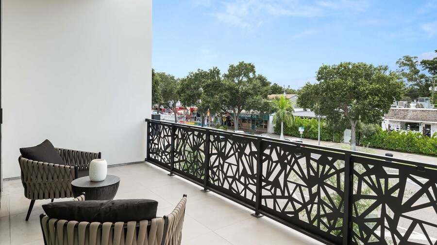 Penthouse 4 Floors Downtown Central Balcony