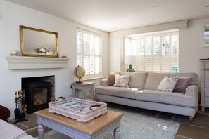 House - Stylish Itchenor Home Walk to Harbour Pub (Chichester)