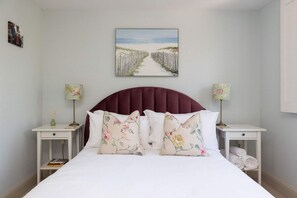 House - Stylish Itchenor Home Walk to Harbour Pub (Chichester)