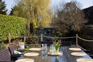House - Stylish Itchenor Home Walk to Harbour Pub (Chichester)