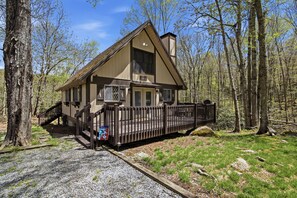 Exterior - Beech Mt Pet Friendly Cabin - Trails + Fire Pit! (Beech Mountain)