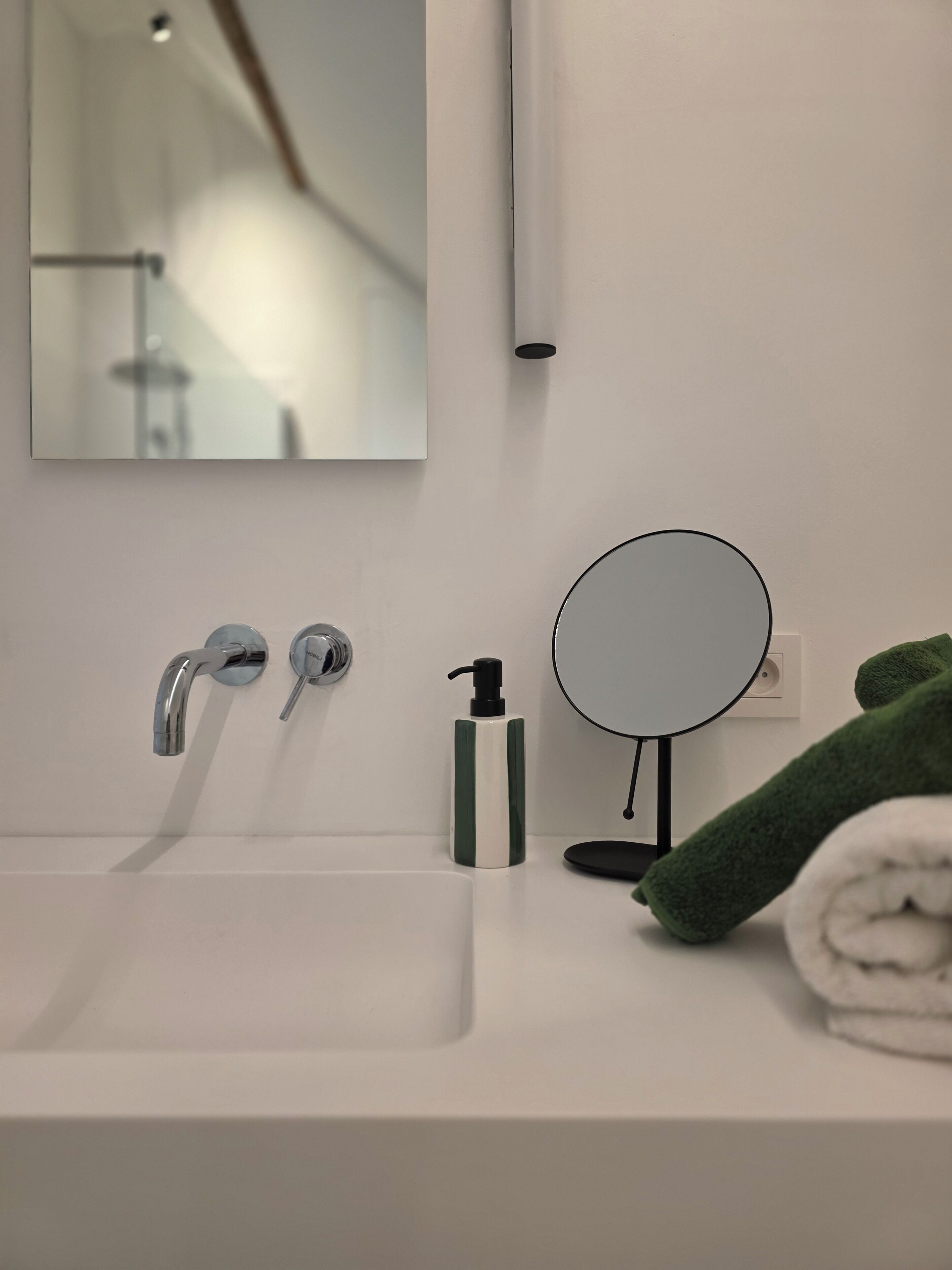 Studio Catherine | Badezimmer | Kostenlose Toilettenartikel, Haartrockner, Handtücher, Seife