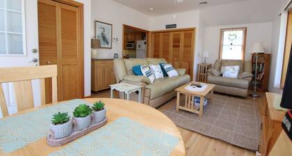 Cute Cottage Near Bay and Ocean Beaches(2436)