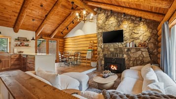 Cabin, Multiple Beds, Patio, Garden View (Lucky Logger) | Living area