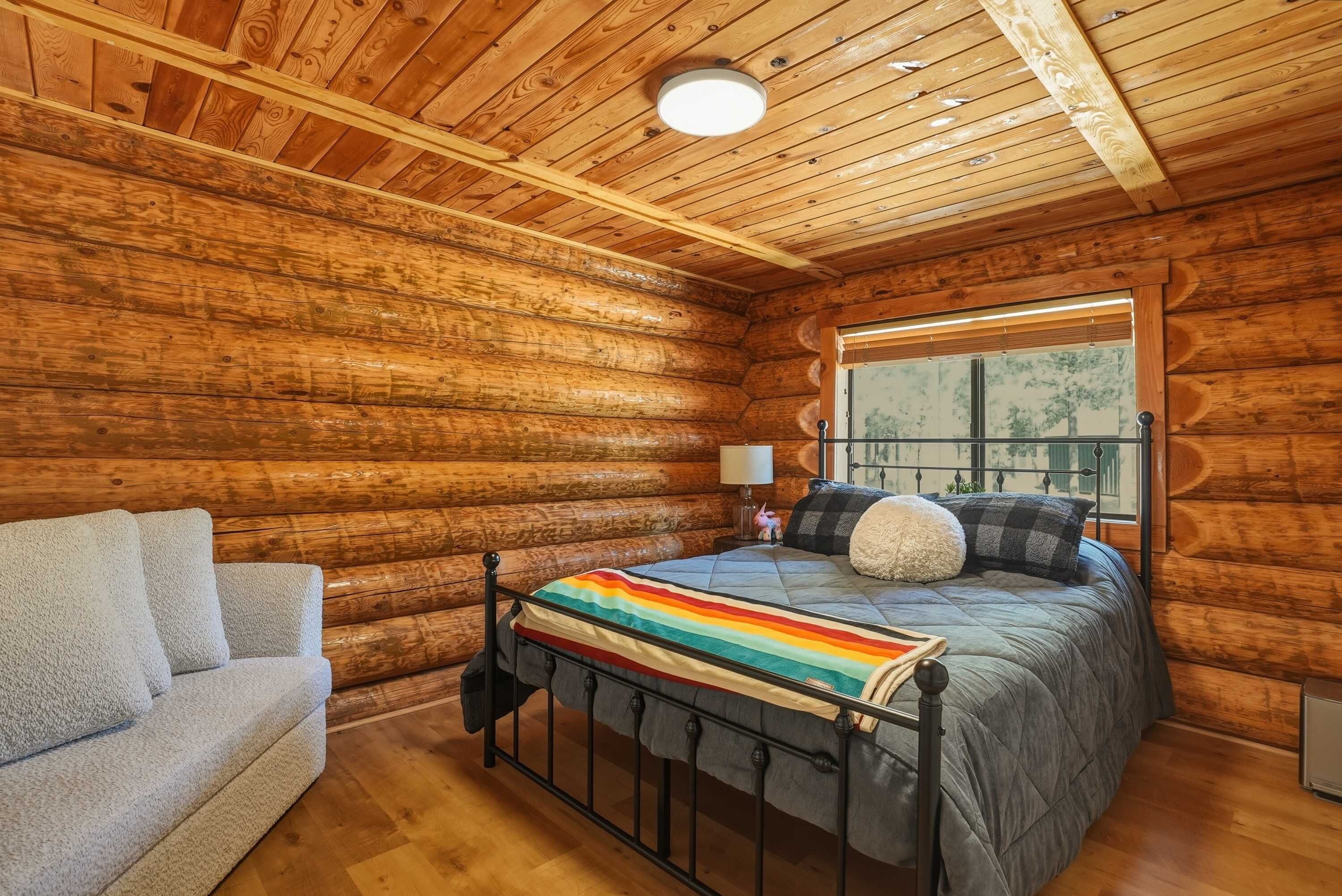 Cabin, nhiều giường, sân hiên, quang cảnh vườn (Lucky Logger) | 2 phòng ngủ, trang trí khác biệt 